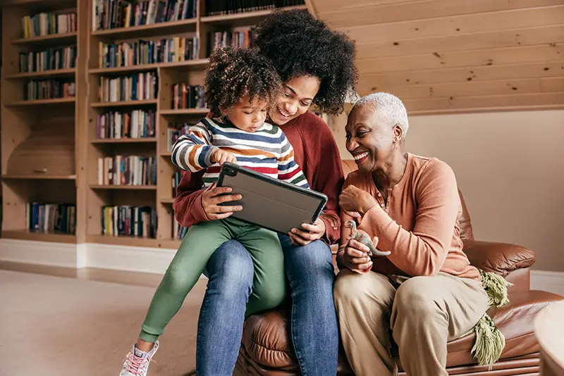 Three-generations-family-tablet