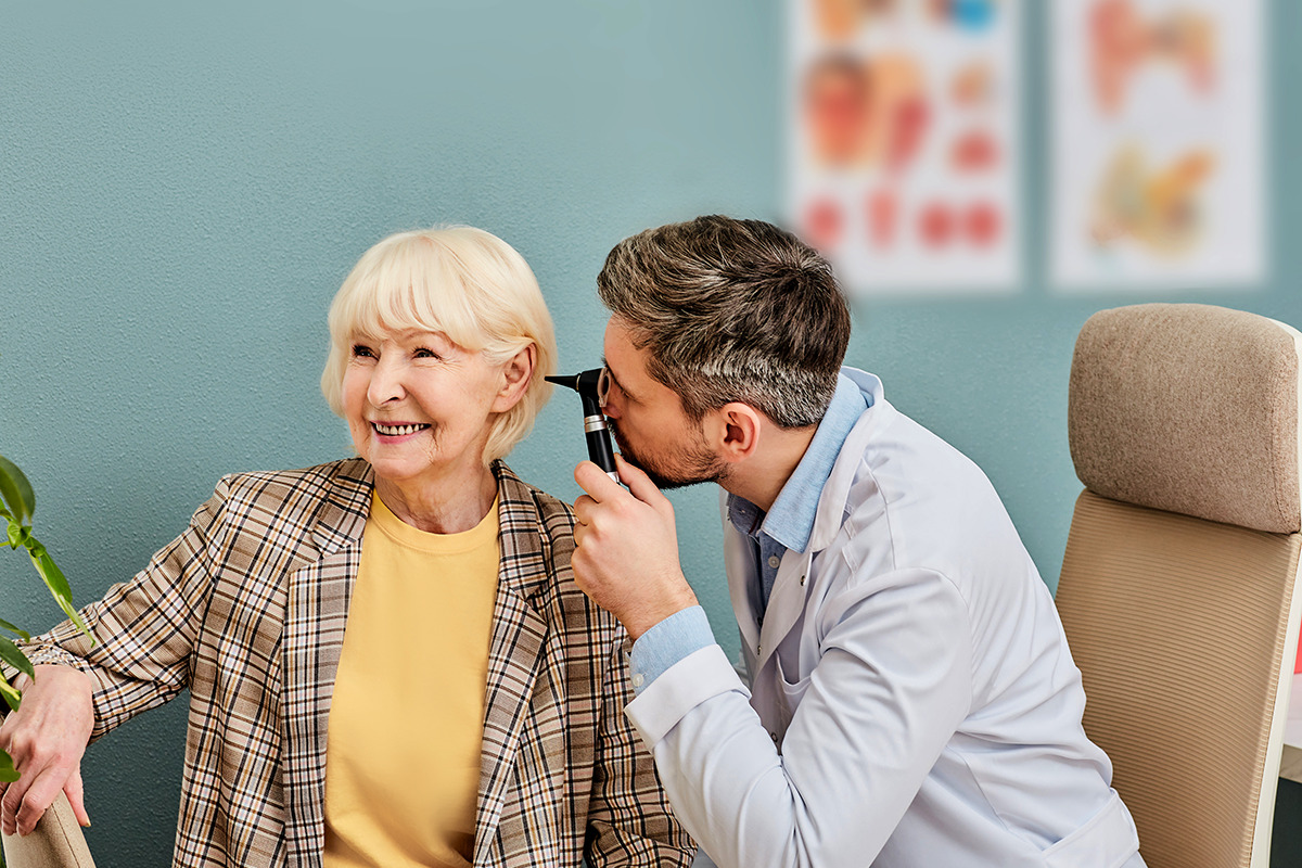 Woman-in-seventies-hearing-exam-1