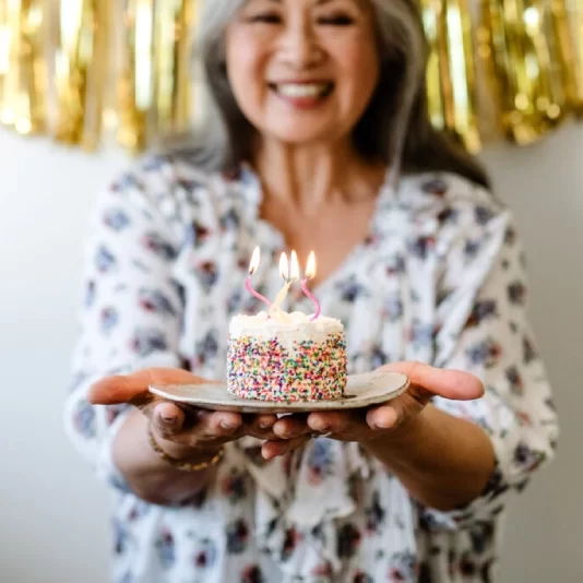 65th-birthday-cake-woman-1024x683