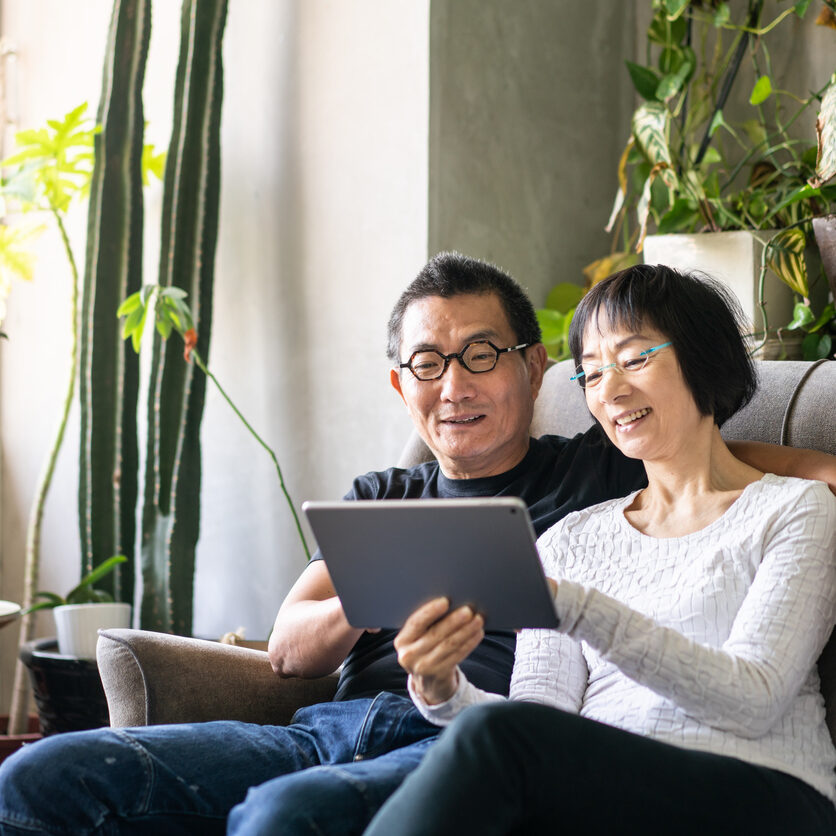 couple-on-couch-using-ta