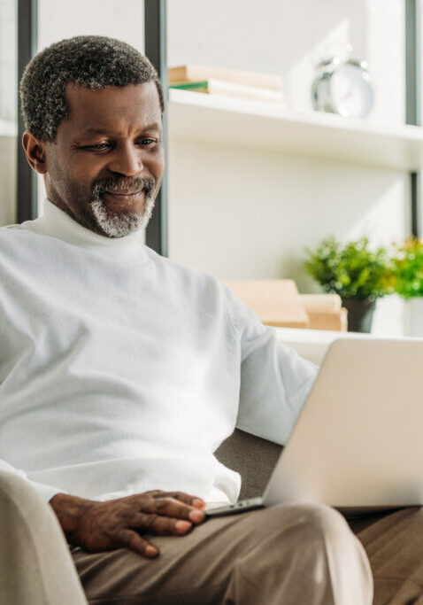 senior-browsing-computer