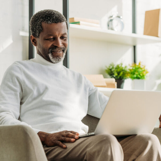 senior-browsing-computer